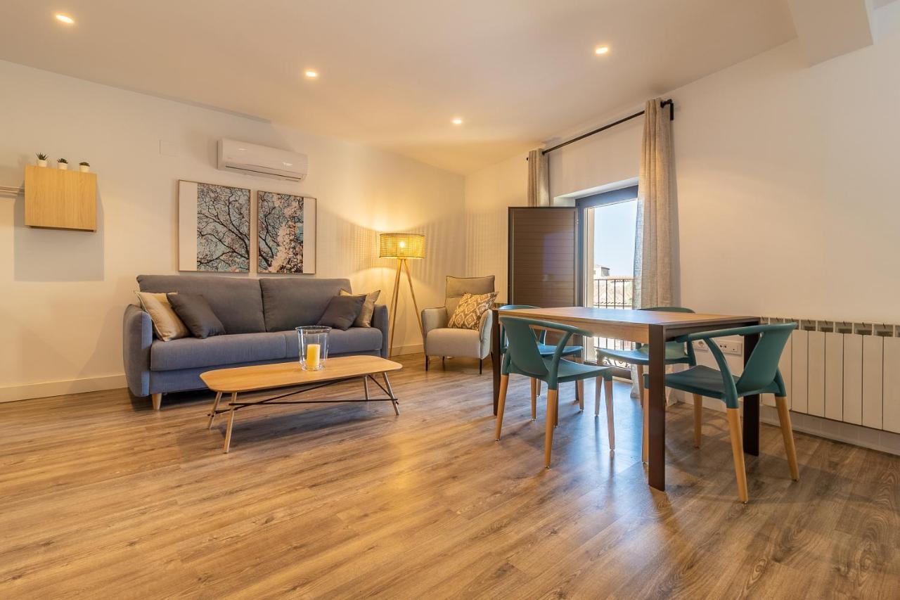 Apartamentos El Patio Plaza Santa Clara Caces Eksteriør billede